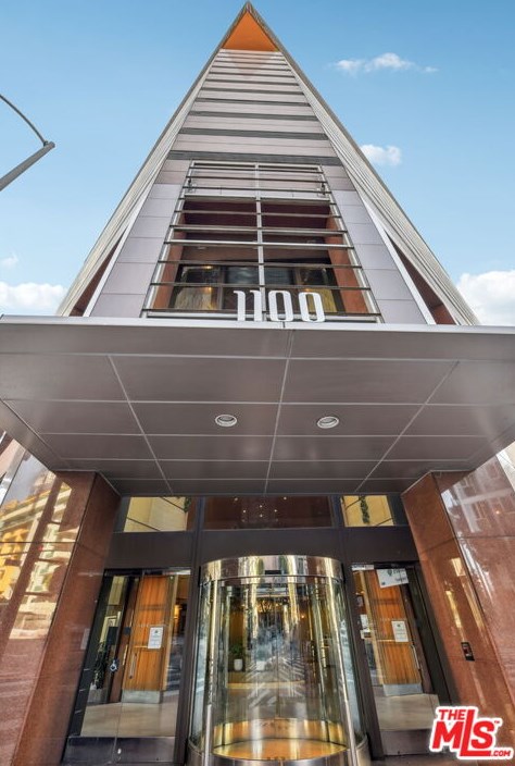 1100 Wilshire Blvd, Los Angeles CA  90017-1904 exterior
