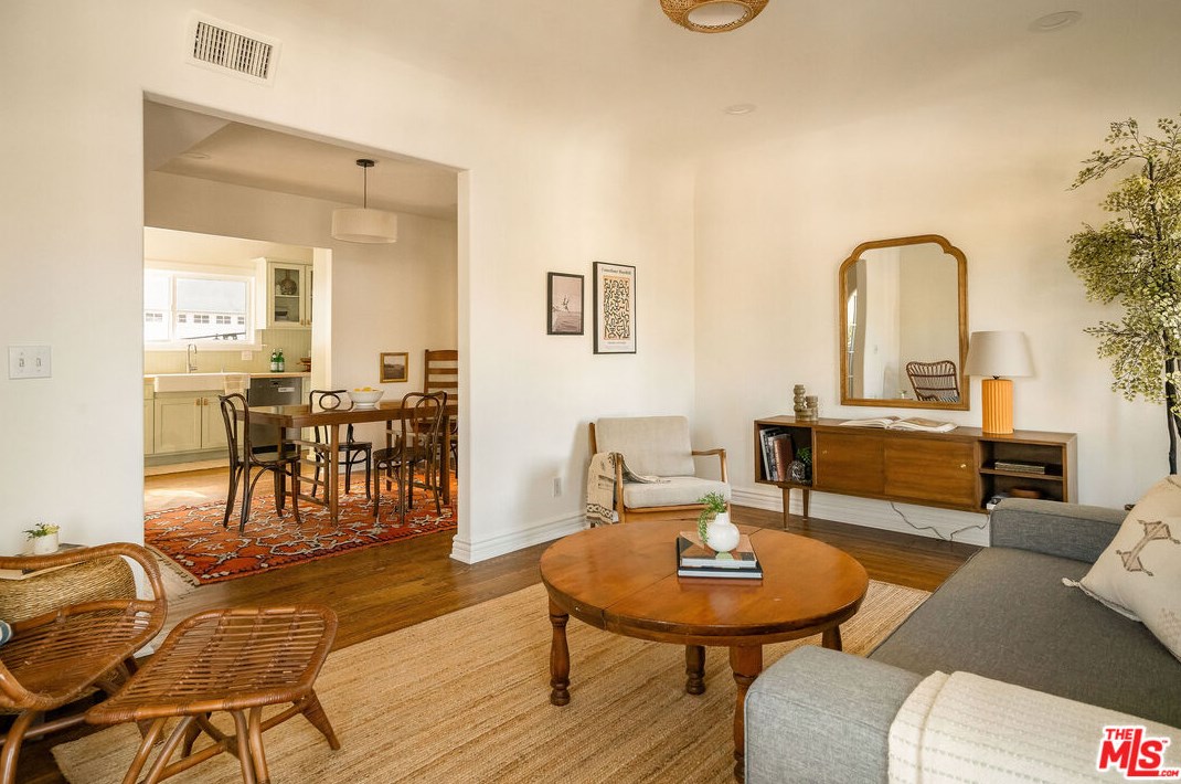 3311 Larissa Dr, Los Angeles CA  90026-6253 exterior