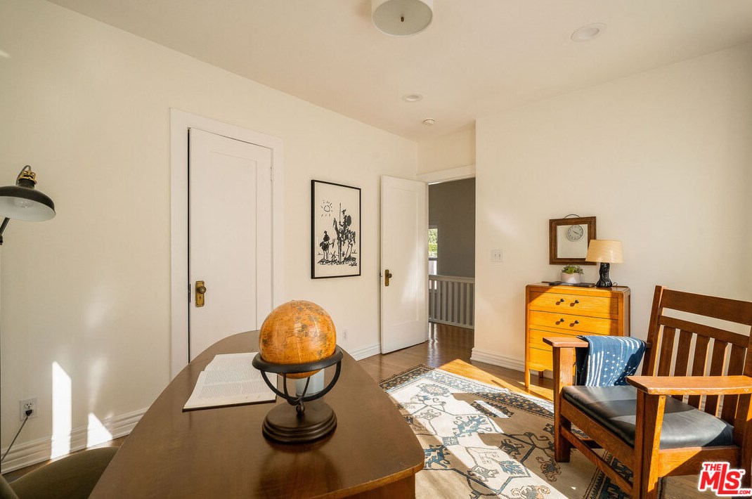 3311 Larissa Dr, Los Angeles CA  90026-6253 exterior