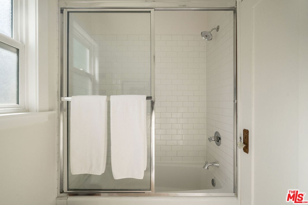 3311 Larissa Dr, Los Angeles CA  90026-6253 exterior