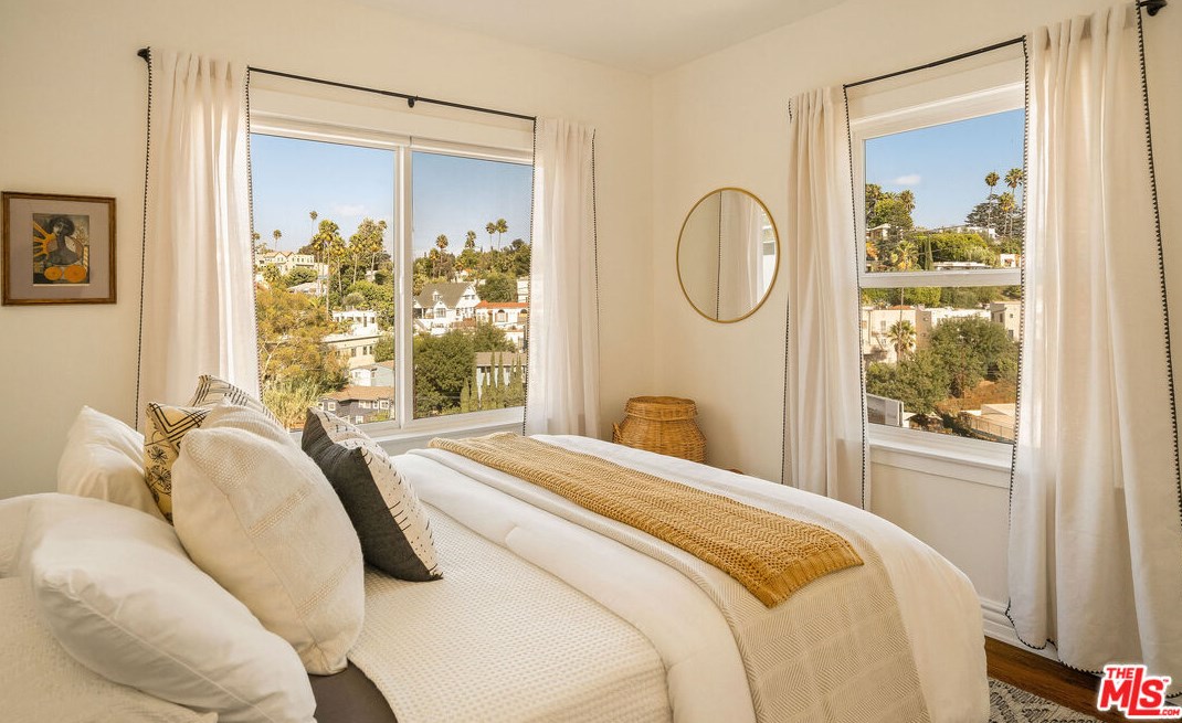 3311 Larissa Dr, Los Angeles CA  90026-6253 exterior