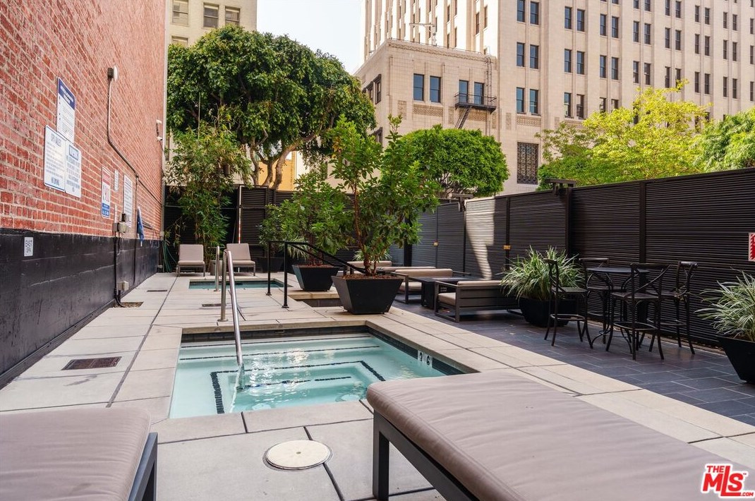 460 Spring St, Los Angeles CA  90012-2810 exterior