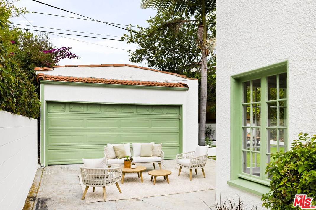 121 Irving Blvd, Los Angeles CA  90004-3804 exterior