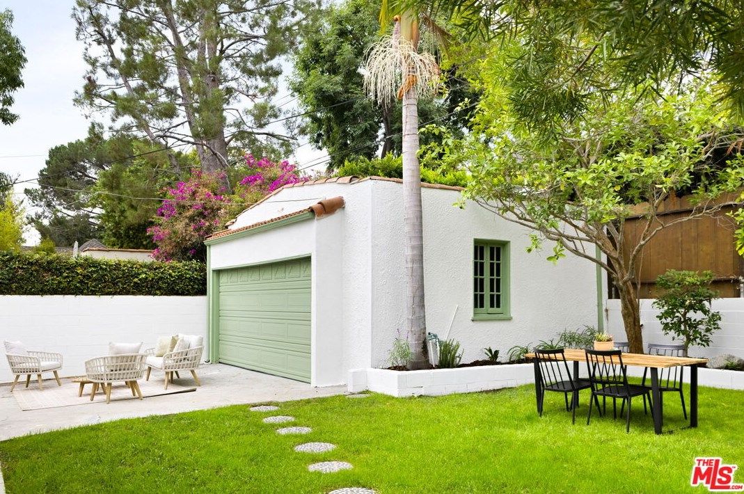 121 Irving Blvd, Los Angeles CA  90004-3804 exterior