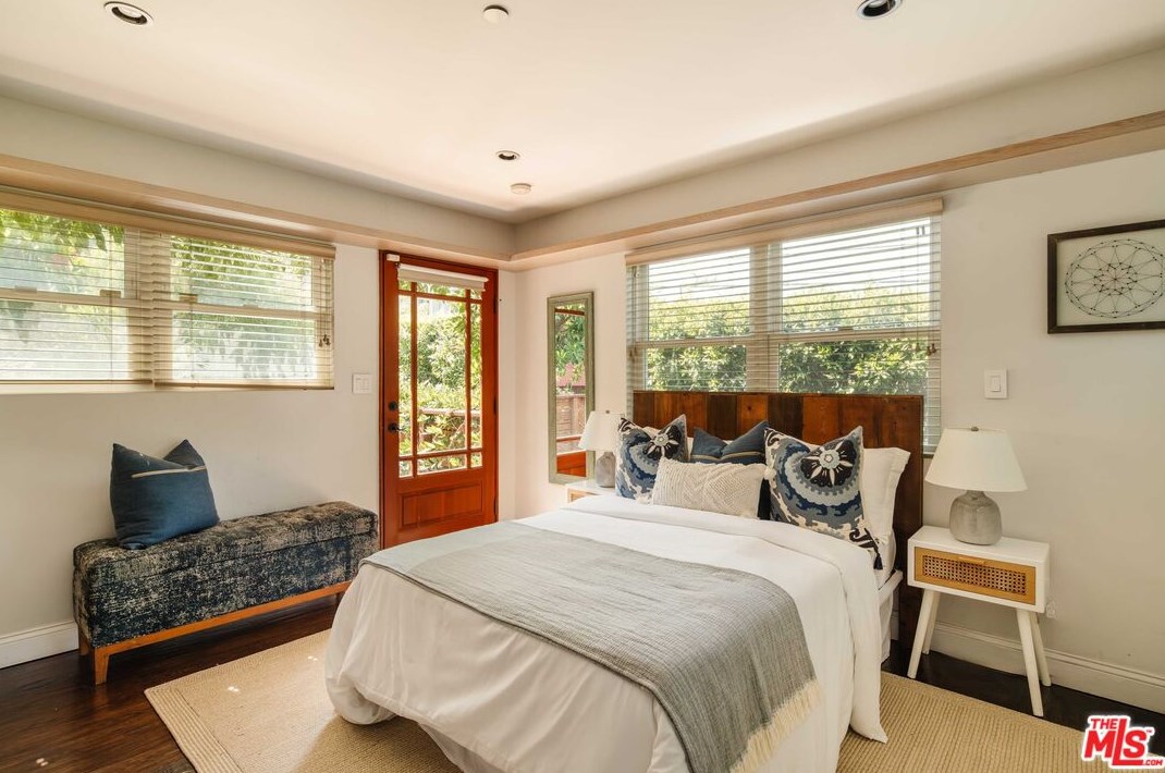 3949 Redwood Ave, Los Angeles CA 90066-5102 exterior