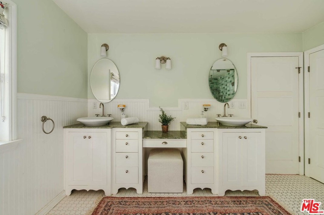 3949 Redwood Ave, Los Angeles CA 90066-5102 exterior