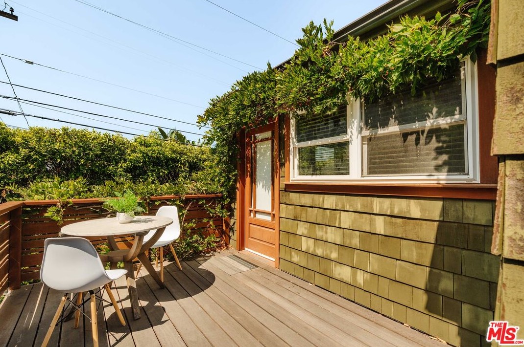 3949 Redwood Ave, Los Angeles CA 90066-5102 exterior