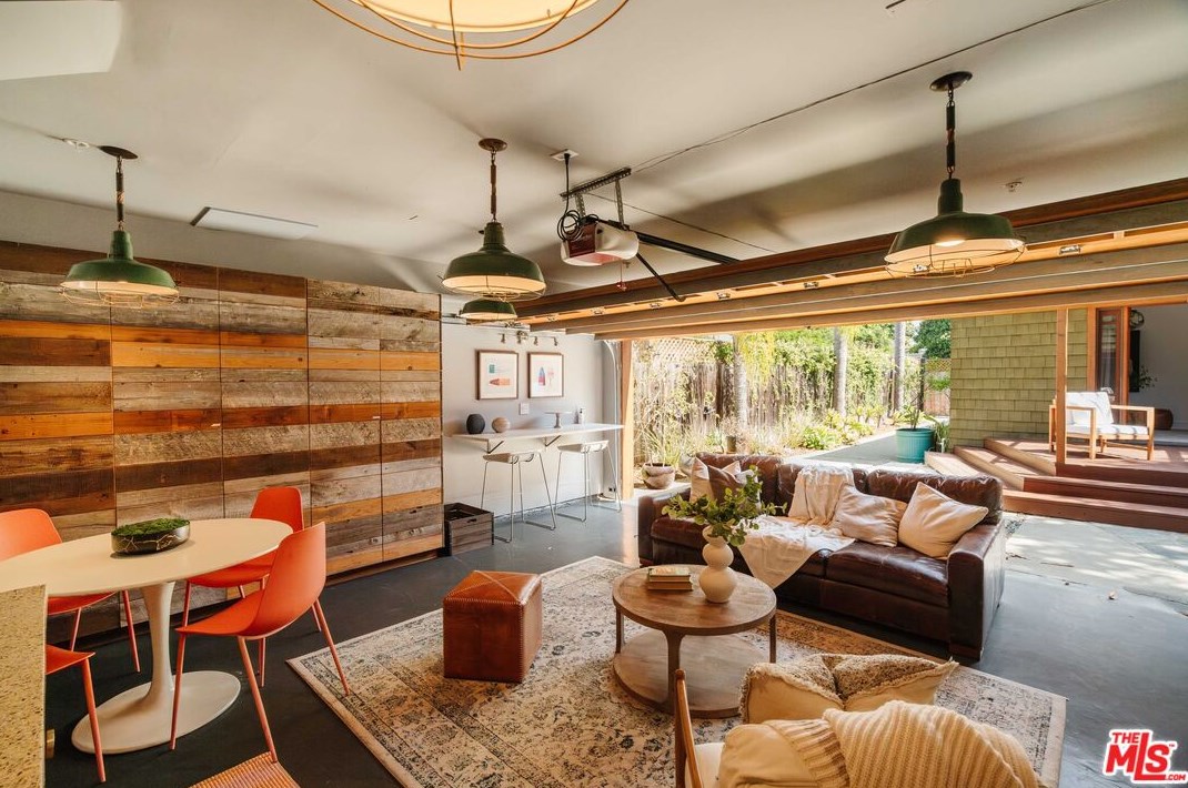 3949 Redwood Ave, Los Angeles CA 90066-5102 exterior