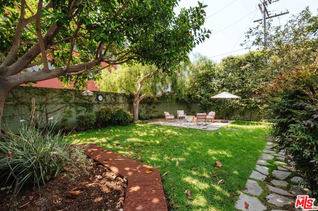 3949 Redwood Ave, Los Angeles CA 90066-5102 exterior