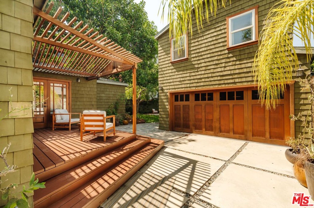 3949 Redwood Ave, Los Angeles CA 90066-5102 exterior