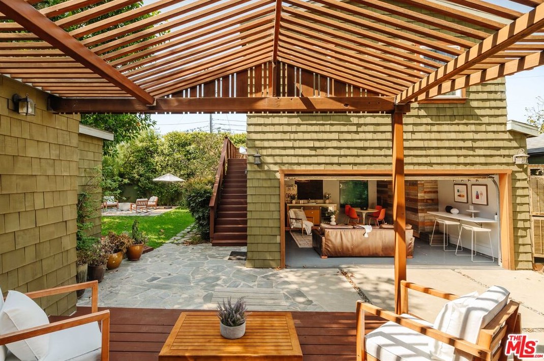 3949 Redwood Ave, Los Angeles CA 90066-5102 exterior