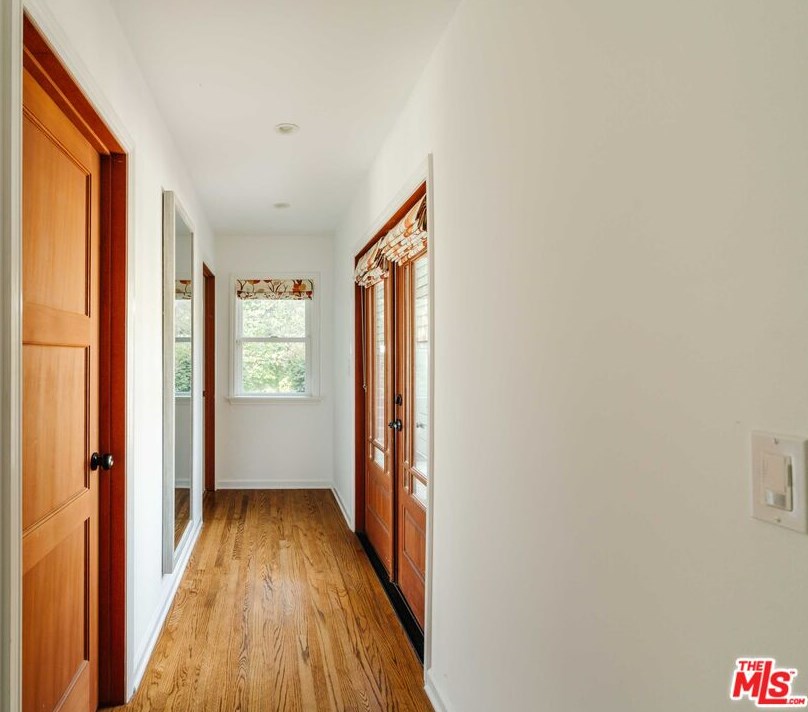 3949 Redwood Ave, Los Angeles CA 90066-5102 exterior