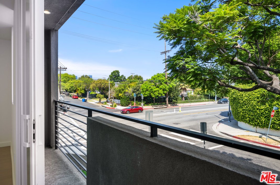 8926 Sawyer St, Los Angeles CA  90035-4140 exterior