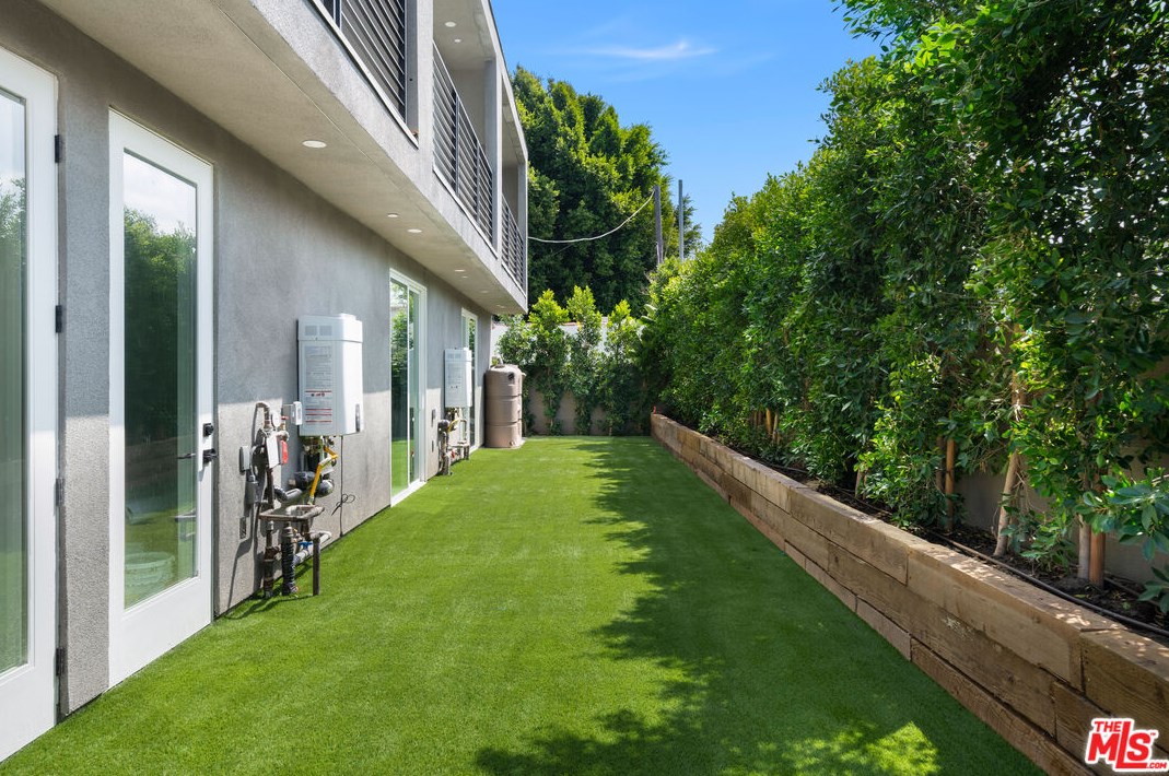 8926 Sawyer St, Los Angeles CA  90035-4140 exterior