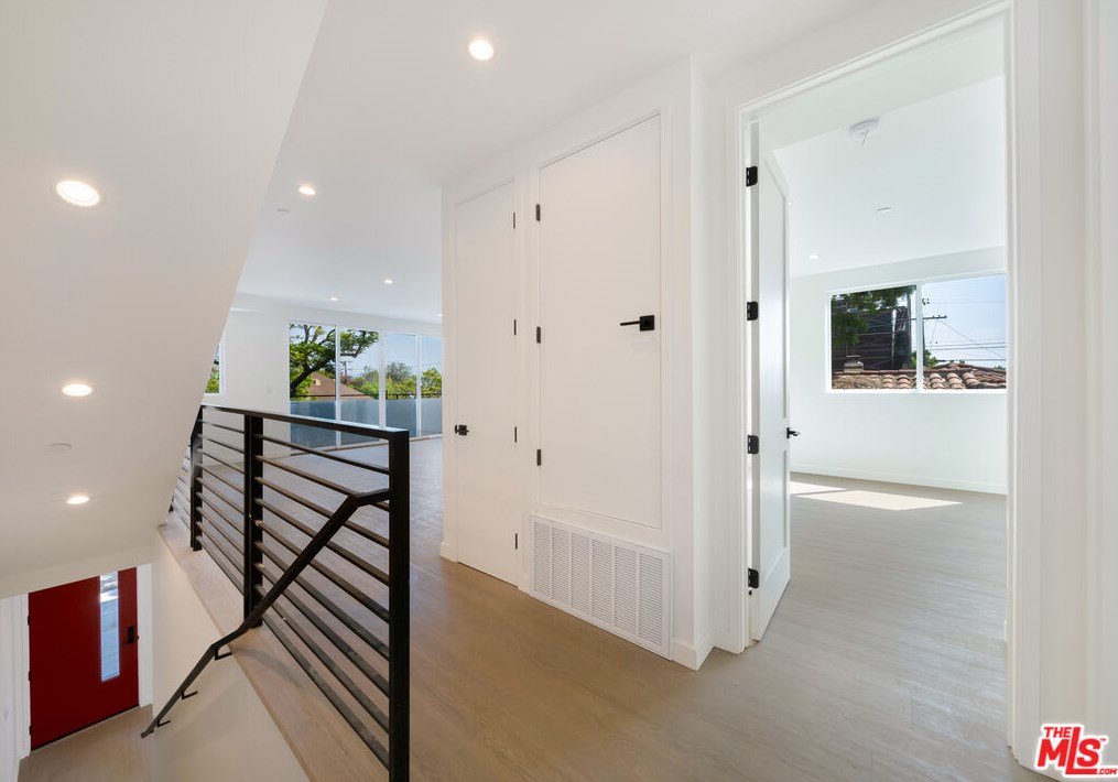 8926 Sawyer St, Los Angeles CA  90035-4140 exterior