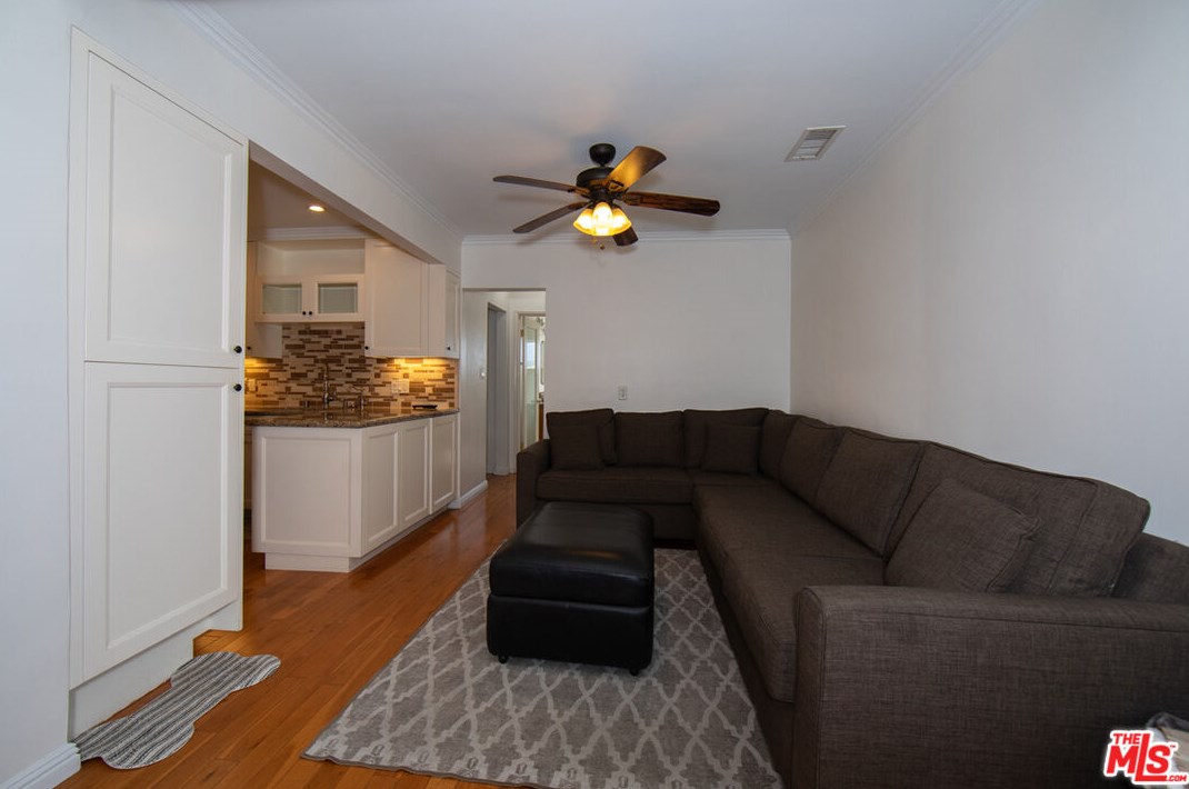 7607 Midfield Ave, Los Angeles CA  90045-3238 exterior