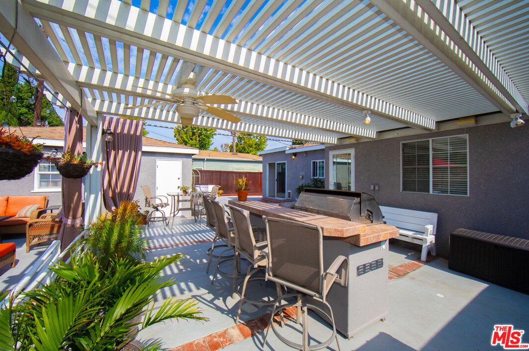 7607 Midfield Ave, Los Angeles CA  90045-3238 exterior