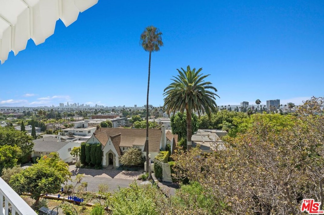 2241 Hollyridge Dr, Los Angeles CA  90068-3516 exterior