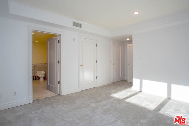 871 Granville Ave, Los Angeles CA  90049-5577 exterior