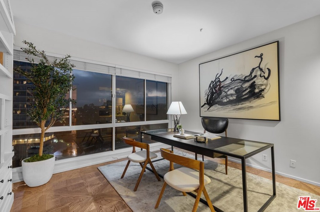 10490 Wilshire Blvd, Los Angeles CA  90024-4621 exterior