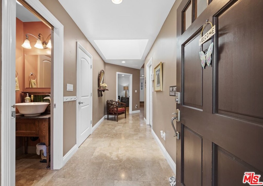 839 Center St, El Segundo CA 90245-3255 exterior