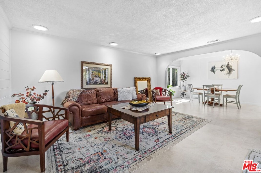 839 Center St, El Segundo CA 90245-3255 exterior