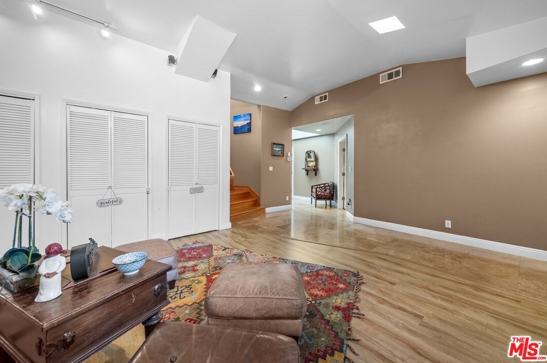 839 Center St, El Segundo CA 90245-3255 exterior