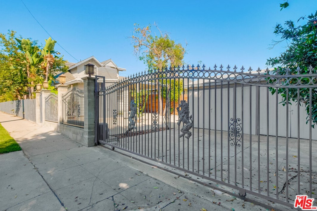 5602 Irvington Pl, Los Angeles CA  90042-2355 exterior