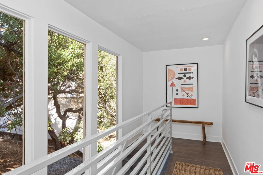 8737 Wonderland Ave, Los Angeles CA  90046-1850 exterior