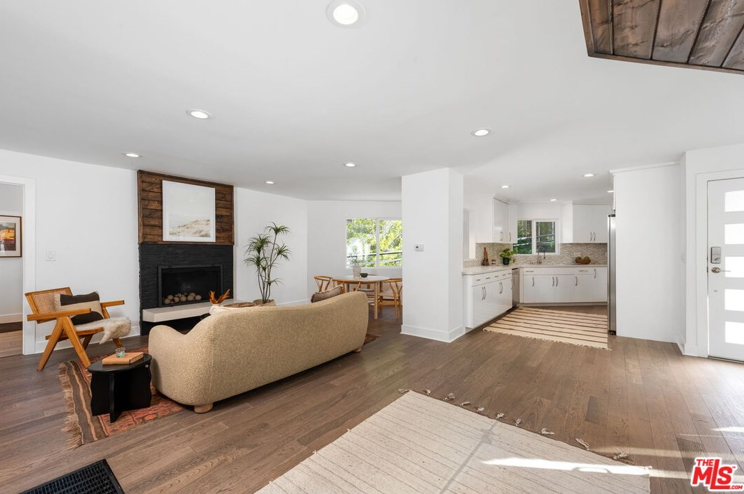 8737 Wonderland Ave, Los Angeles CA  90046-1850 exterior