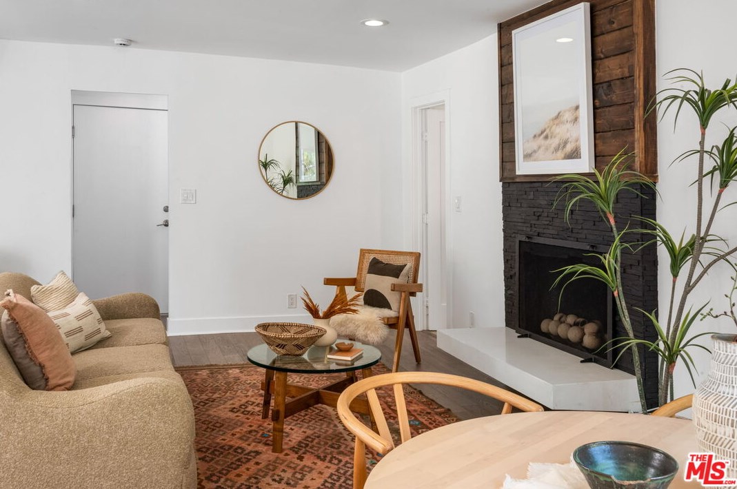 8737 Wonderland Ave, Los Angeles CA  90046-1850 exterior