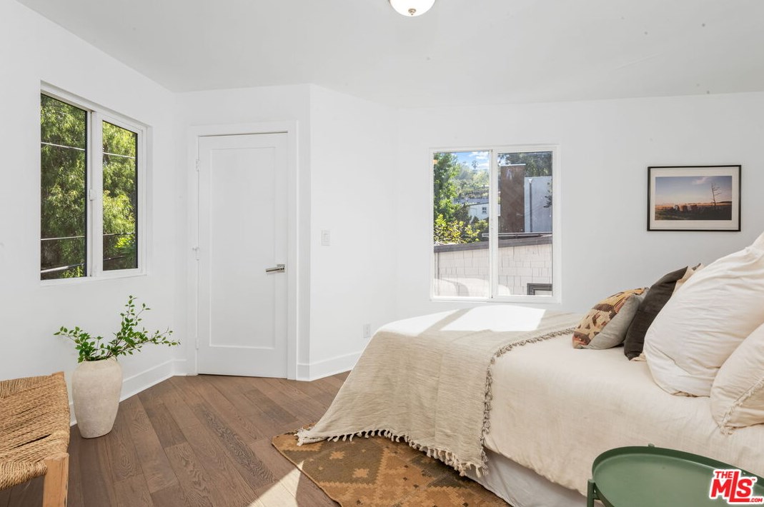 8737 Wonderland Ave, Los Angeles CA  90046-1850 exterior