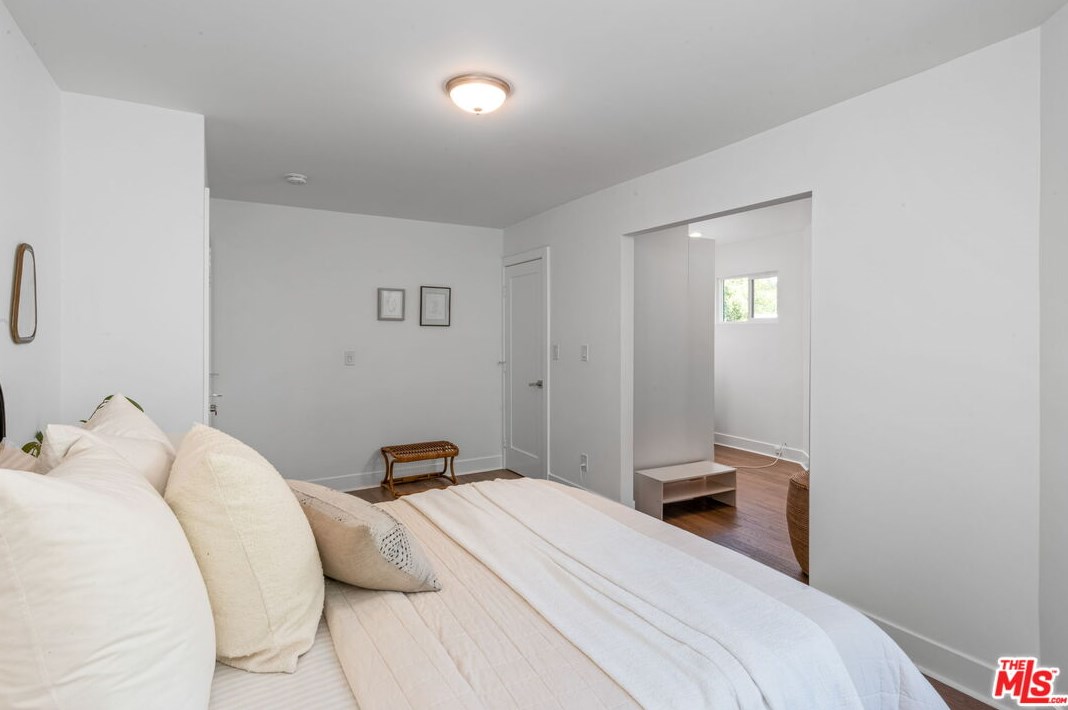 8737 Wonderland Ave, Los Angeles CA  90046-1850 exterior
