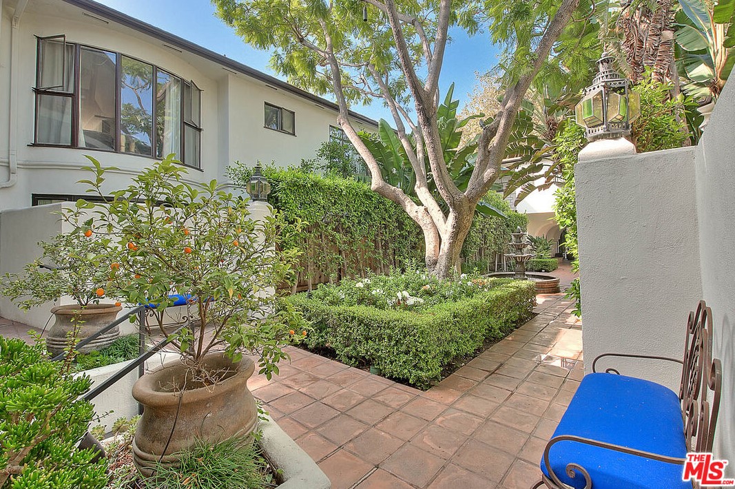 1318 Crescent Heights Blvd, Los Angeles CA  90046-4556 exterior
