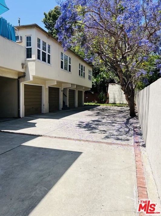 843 Westbourne Dr, Los Angeles CA  90069-4602 exterior