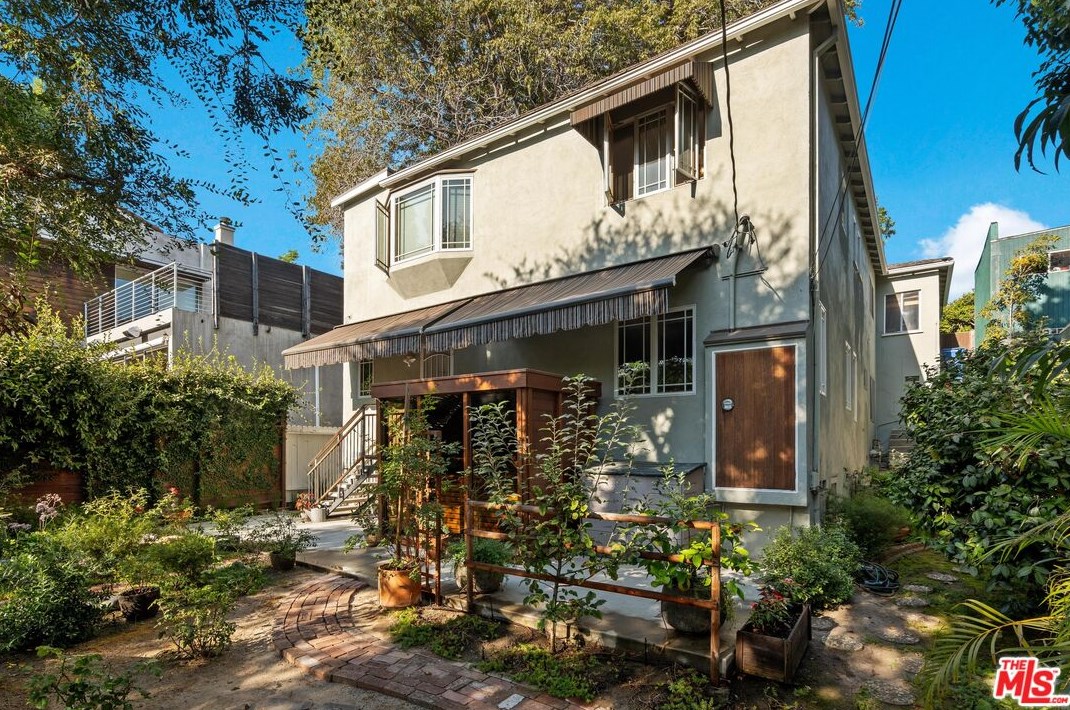 2239 Linnington Ave, Los Angeles CA  90025-5901 exterior