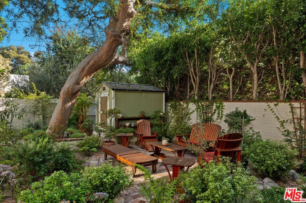 2239 Linnington Ave, Los Angeles CA  90025-5901 exterior