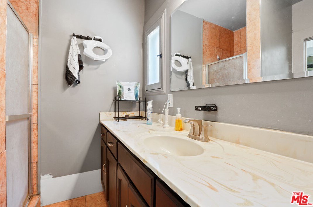 1240 41st Pl, Los Angeles CA  90037-1710 exterior