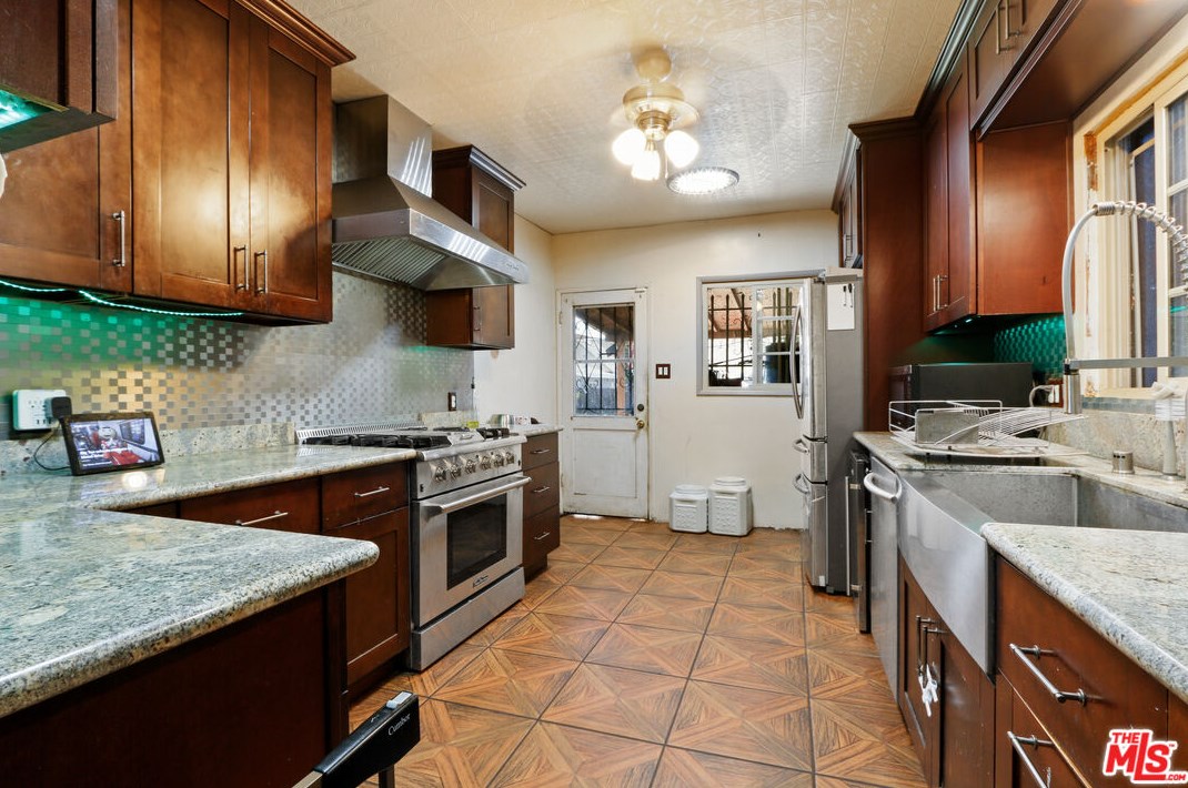 1240 41st Pl, Los Angeles CA  90011-2982 exterior