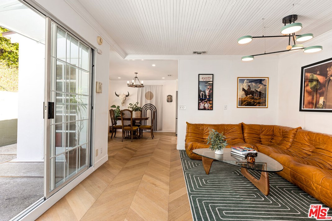 2255 Moss Ave, Los Angeles CA  90065-2738 exterior