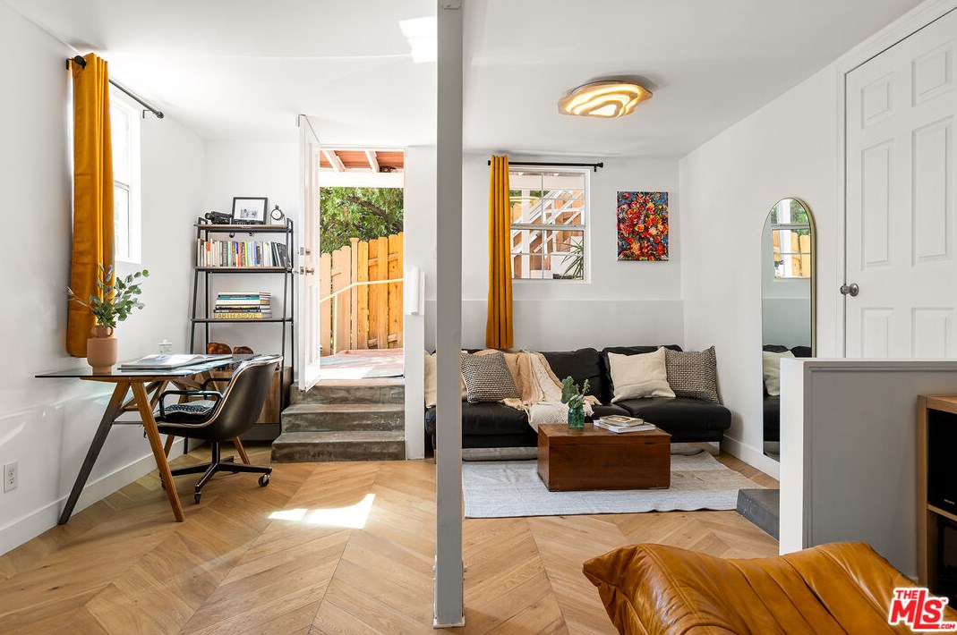 2255 Moss Ave, Los Angeles CA  90065-2738 exterior