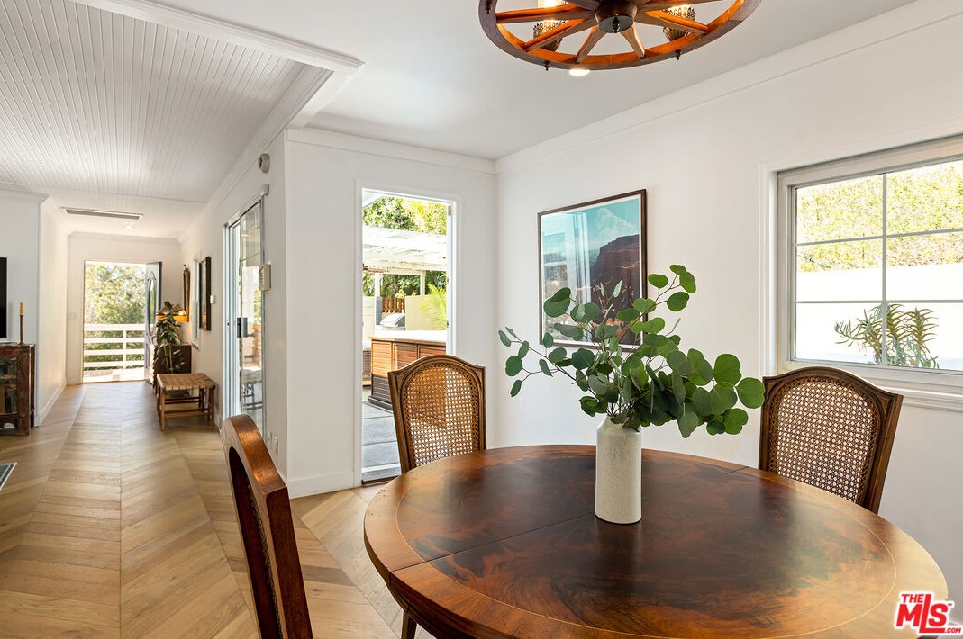 2255 Moss Ave, Los Angeles CA  90065-2738 exterior