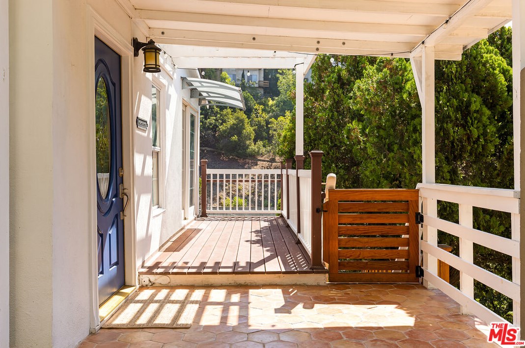 2255 Moss Ave, Los Angeles CA  90065-3416 exterior