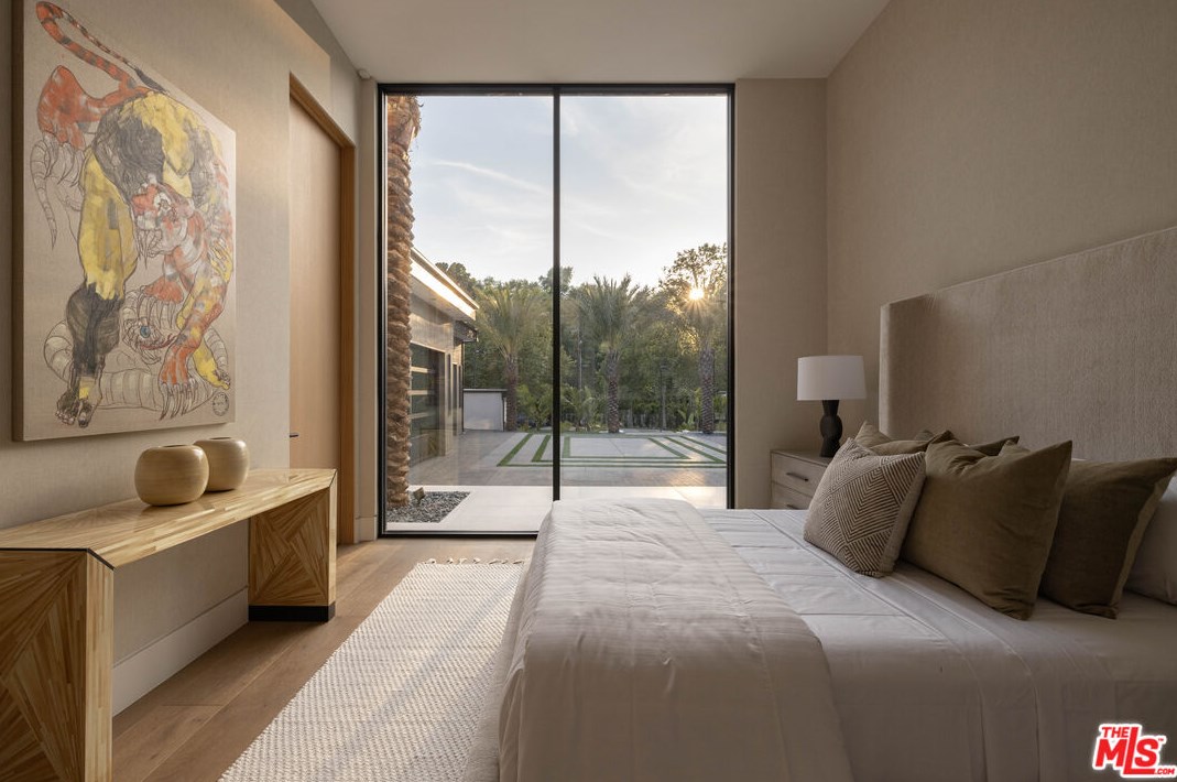 4640 Petit Ave, Van Nuys CA  91436-1129 exterior