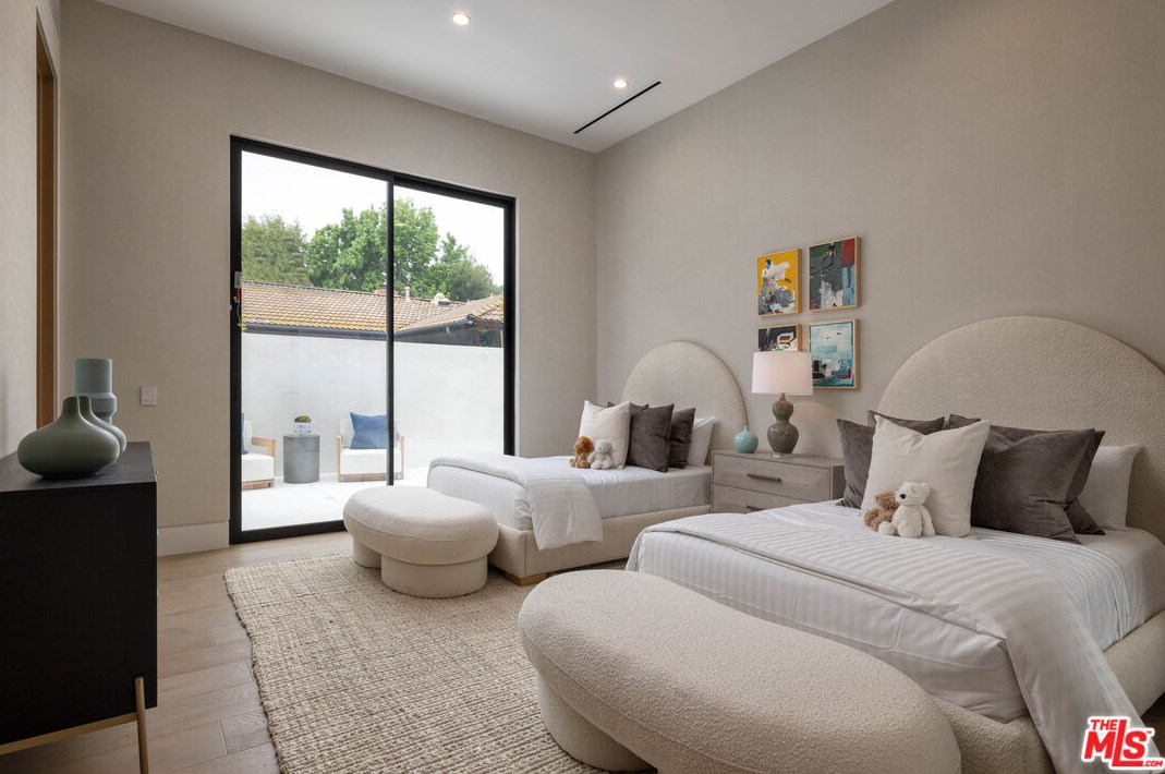 4640 Petit Ave, Van Nuys CA  91436-1129 exterior