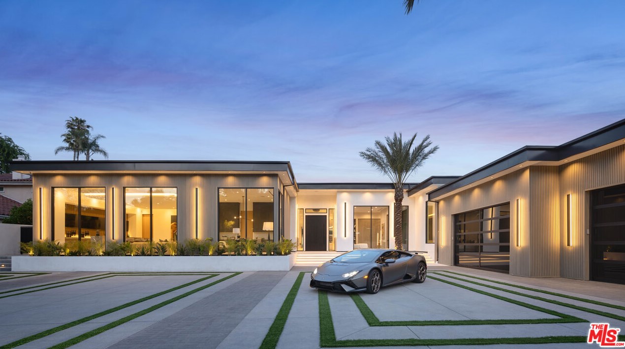 4640 Petit Ave, Van Nuys CA  91436-1129 exterior