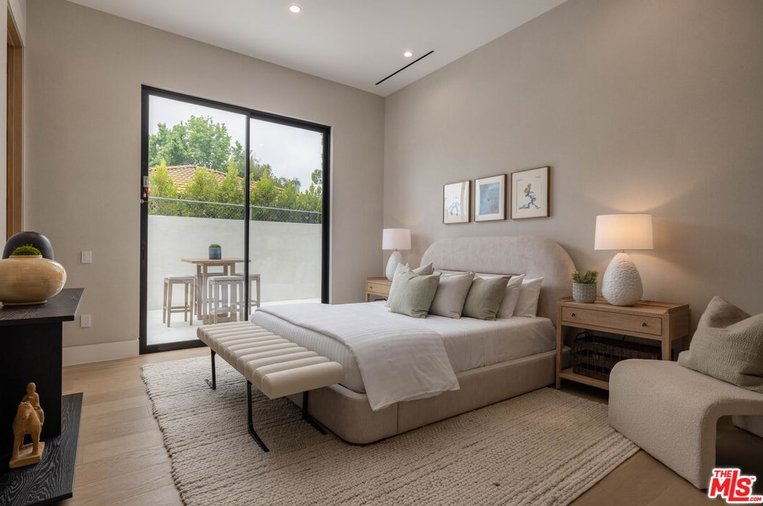 4640 Petit Ave, Van Nuys CA  91436-1129 exterior