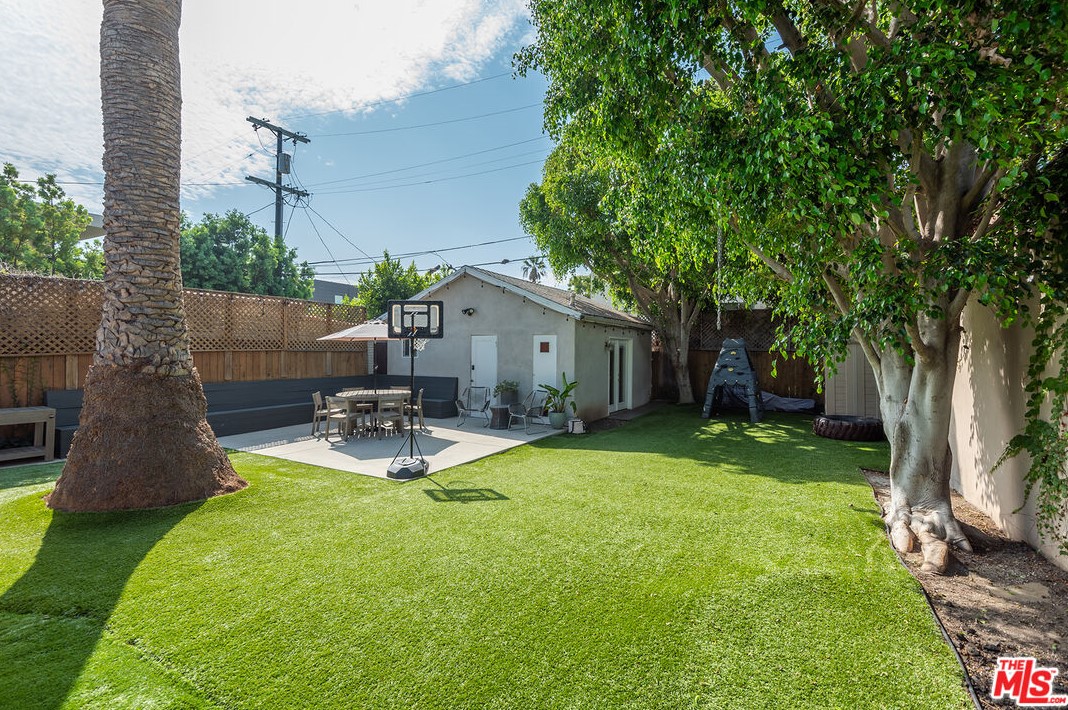 535 Harper Ave, Los Angeles CA  90048-2222 exterior