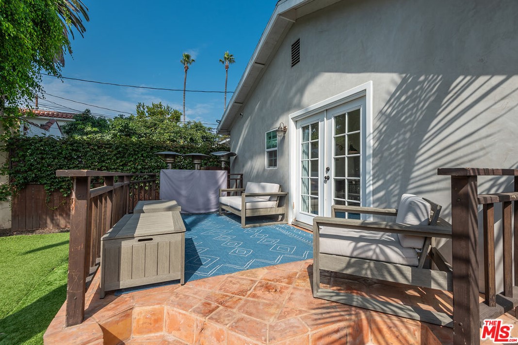 535 Harper Ave, Los Angeles CA  90048-2222 exterior