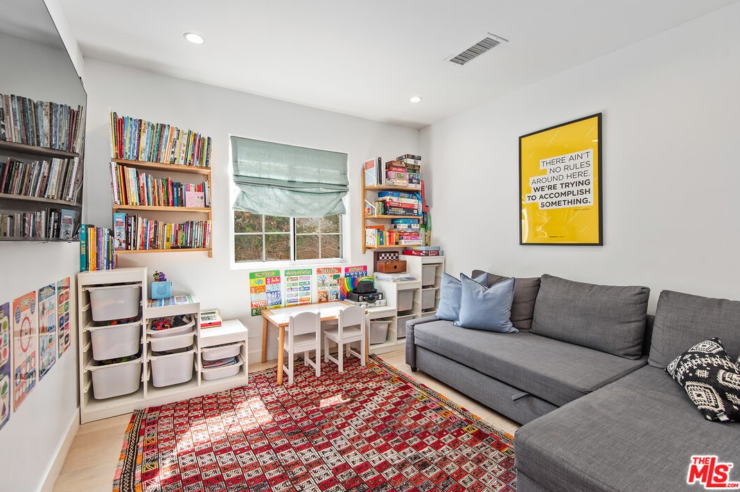 535 Harper Ave, Los Angeles CA  90048-2222 exterior